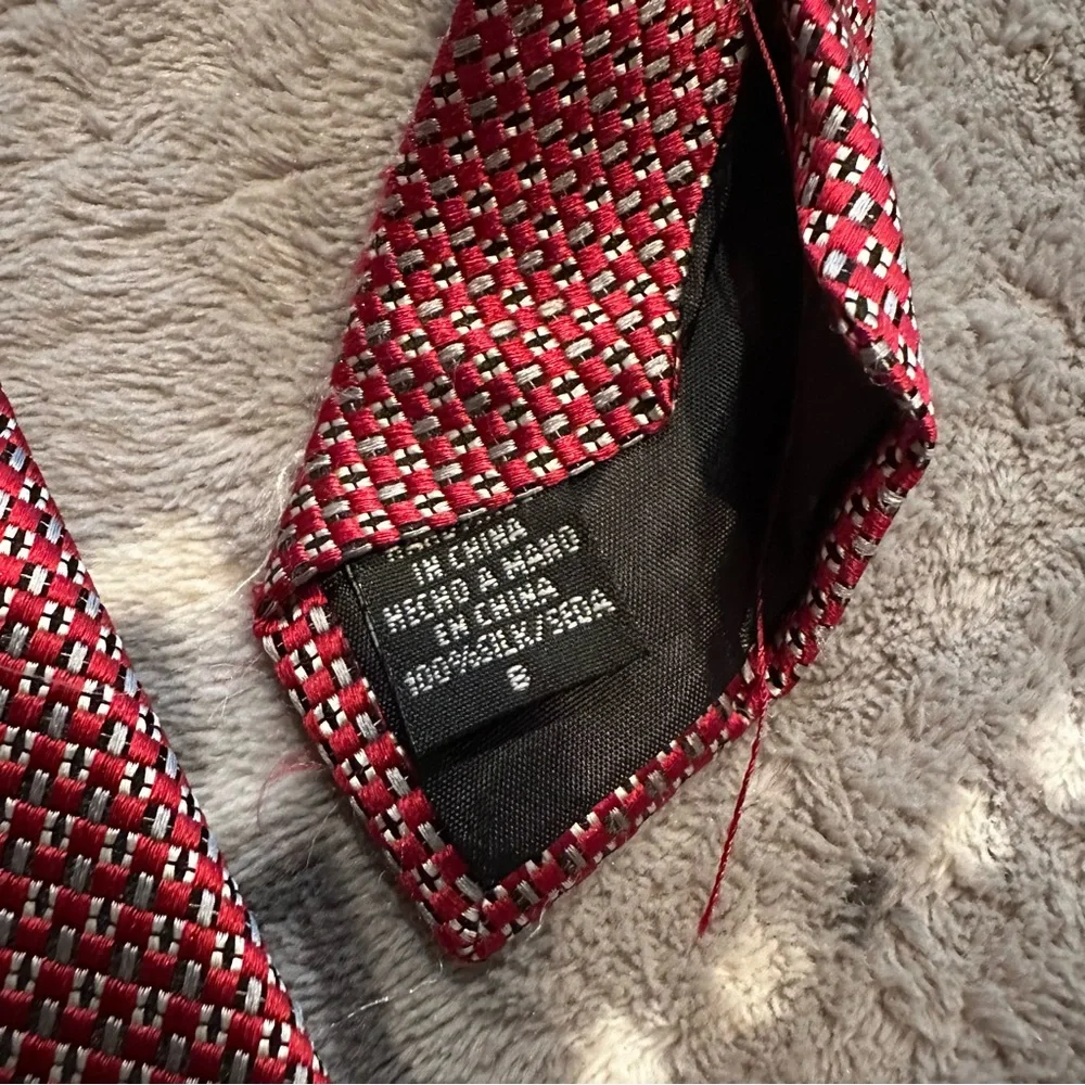 Geoffrey Beene 100% Silk Printed Tie